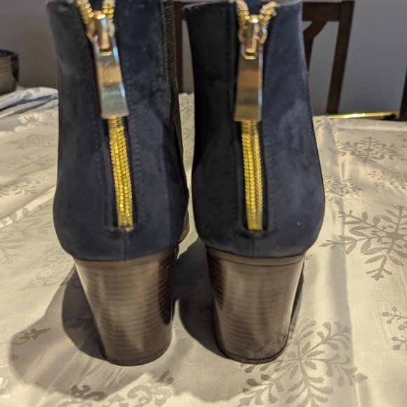 Elegant Black Women's Boots - Picture 2 of 6